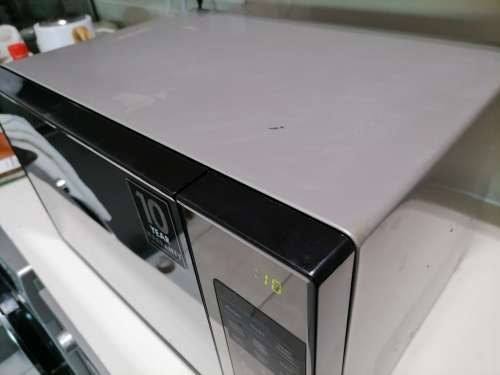 *WAREHOUSE CLEARANCE*SAMSUNG DIGITAL  32L SILVER DIGITAL MICROWAVE,MIRROR GLASS**R2400 RETAIL