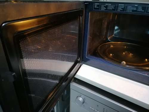 *WAREHOUSE CLEARANCE*SAMSUNG DIGITAL  32L SILVER DIGITAL MICROWAVE,MIRROR GLASS**R2400 RETAIL