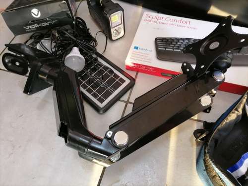 *WAREHOUSE CLEARANCE*BULK LOT OF PC ACCESSORIES,SOLAR LIGHTS,SCREEN, SCREEN STANDS ETC**