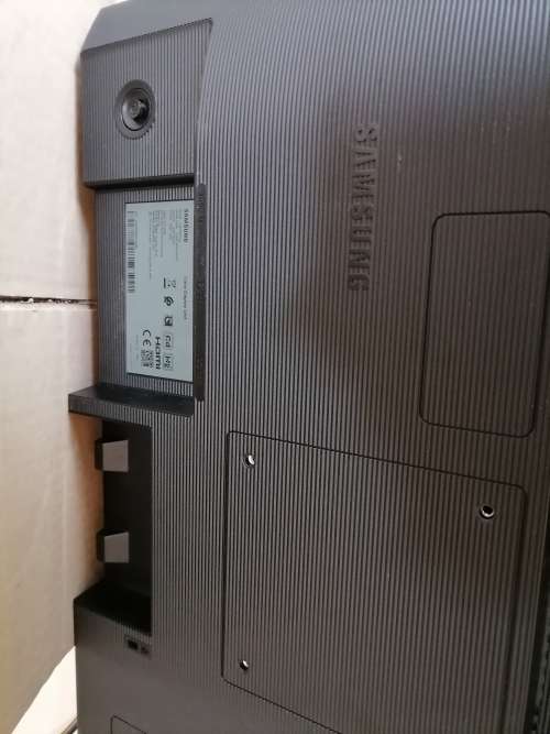 *WAREHOUSE CLEARANCE*BULK LOT OF PC ACCESSORIES,SOLAR LIGHTS,SCREEN, SCREEN STANDS ETC**