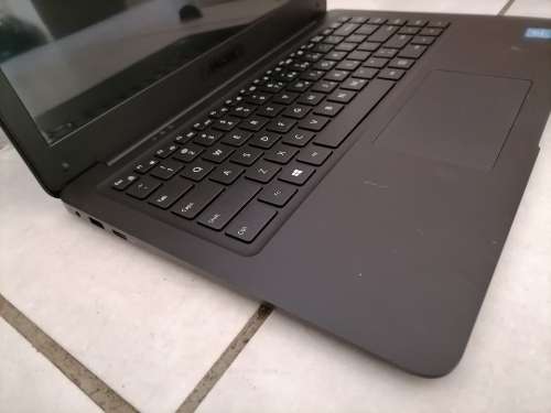 *LIQUIDATION STOCK* MECER Z140+G LAPTOP, EXCELLENT CONDITION BUT NOT TESTED NO POWER CORD**