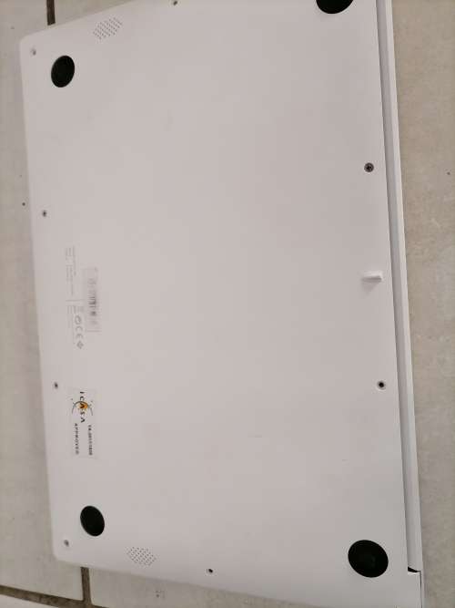 *LIQUIATION STOCK*MECER Z140 C LAPTOP(WHITE) NO POWER CORD NOT TESTED**