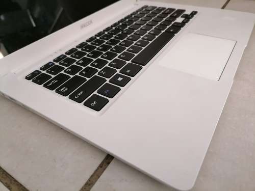 *LIQUIATION STOCK*MECER Z140 C LAPTOP(WHITE) NO POWER CORD NOT TESTED**
