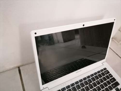 *LIQUIATION STOCK*MECER Z140 C LAPTOP(WHITE) NO POWER CORD NOT TESTED**