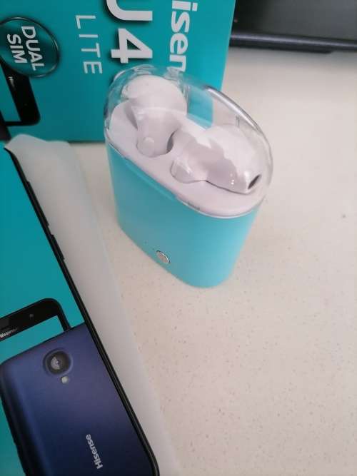 *FRESH NEW DEALS*BRAND NEW HISENSE U40 LITE DUAL SIM IN BOX WITH CHARGER EARPHONES AND BT AIR BUDS**