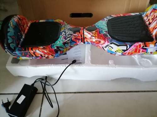 *GTZ TWO1 HOVERBOARD IN BOX WITH CHARGER*POWERS ON NOT MOVING*NOT SURE ISSUE**R3000 IN STORE**