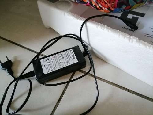 *GTZ TWO1 HOVERBOARD IN BOX WITH CHARGER*POWERS ON NOT MOVING*NOT SURE ISSUE**R3000 IN STORE**