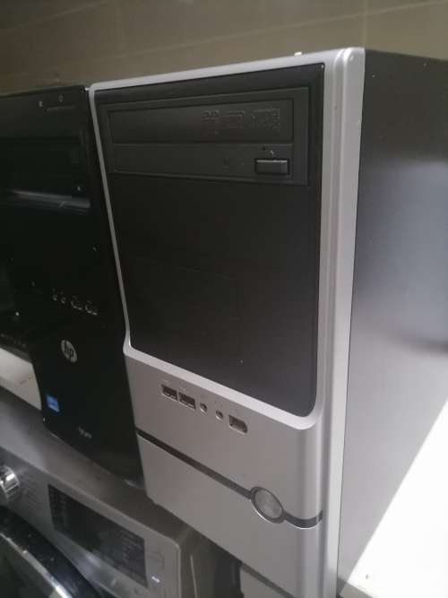*YOUTH DAY DEALS*2 X PC BOXES*ONE IS HP PRO I3, THE OTHER IM NOT SURE*ONE POWERS ON*ONE BID FOR BOTH