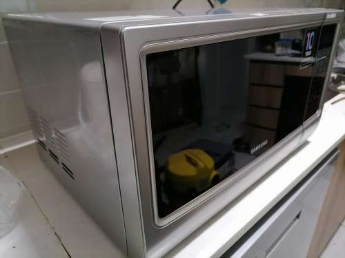 **SAMSUNG DIGITAL  32L SILVER DIGITAL MICROWAVE,MIRROR GLASS*READ AD****R2400 RETAIL