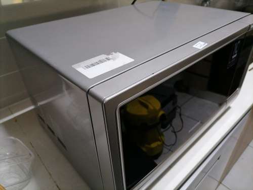 **SAMSUNG DIGITAL  32L SILVER DIGITAL MICROWAVE,MIRROR GLASS*READ AD****R2400 RETAIL