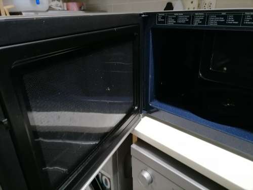 **SAMSUNG DIGITAL  32L SILVER DIGITAL MICROWAVE,MIRROR GLASS*READ AD****R2400 RETAIL