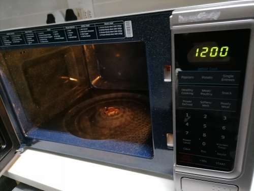 **SAMSUNG DIGITAL  32L SILVER DIGITAL MICROWAVE,MIRROR GLASS*READ AD****R2400 RETAIL