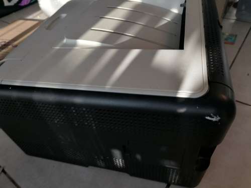 *HP LAZERJET CP1525 COLOUR PRINTER*WORKING BUT STARTED PRINTING BLACK LINE*COULD NEED CLEAN***