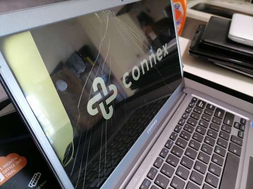 * CONNEX SWIFTBOOK PRO LAPTOP, 4GB RAM , 64GB SSD, IN BOX,WAS NEW(CRACKED SCREEN)R4000 IN STORE**