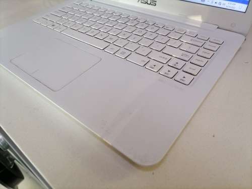 *USED ACER E402N 14` WHITE LAPTOP,500GB HDD, 4GB RAM, WINDOWS 10 ,WITH CHARGER*R4500 NEW IN STORE