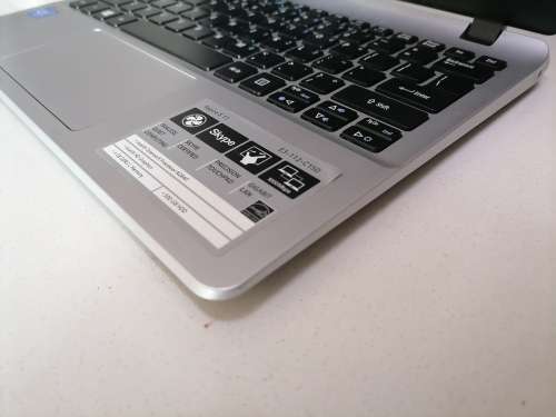 *LIQUIDATION STOCK*ACER ASPIRE E11 NOTEBOOK*LIGHTS OME ON SCREEN BLANK*SOLD AS IS**