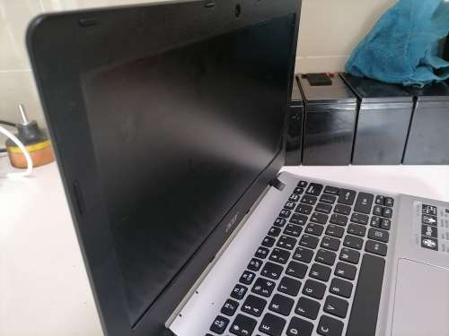 *LIQUIDATION STOCK*ACER ASPIRE E11 NOTEBOOK*LIGHTS OME ON SCREEN BLANK*SOLD AS IS**