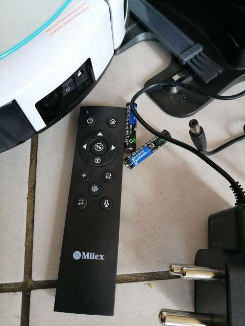 *WOW*LIKE NEW MILEX INTELLIVAC ROBOT 3IN1 VAC,MOP,SWEEP, WITH REMOTE/ATTACHMENTS IN BOX*R5000 RETAIL