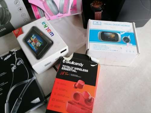 LATE ENTRY*BULK LOT OF UNTESTED/FAULTY/WORKING ELECTRONICS*WATCH/HEADSETS/CAMERA/WALKA/WATCH ETC