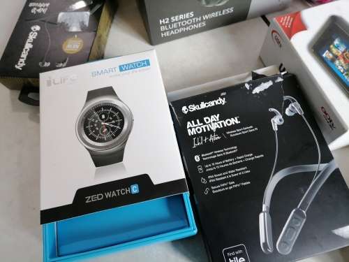 LATE ENTRY*BULK LOT OF UNTESTED/FAULTY/WORKING ELECTRONICS*WATCH/HEADSETS/CAMERA/WALKA/WATCH ETC