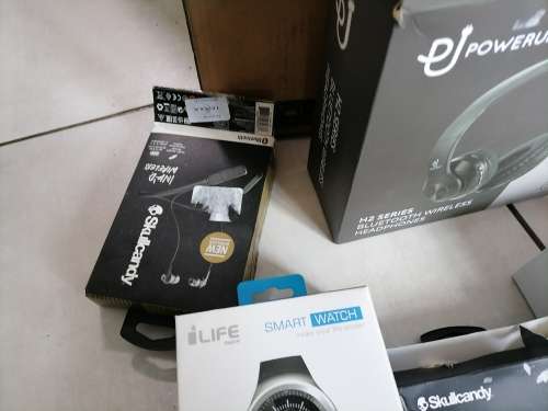 LATE ENTRY*BULK LOT OF UNTESTED/FAULTY/WORKING ELECTRONICS*WATCH/HEADSETS/CAMERA/WALKA/WATCH ETC