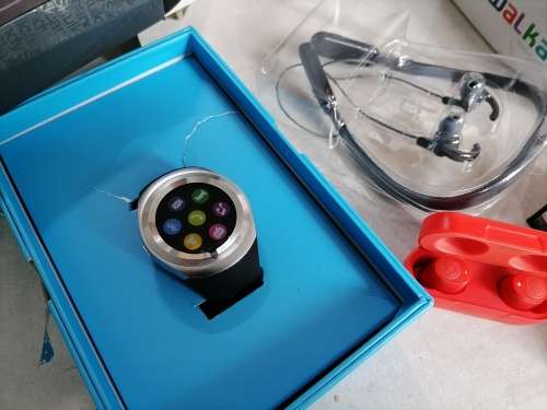 LATE ENTRY*BULK LOT OF UNTESTED/FAULTY/WORKING ELECTRONICS*WATCH/HEADSETS/CAMERA/WALKA/WATCH ETC