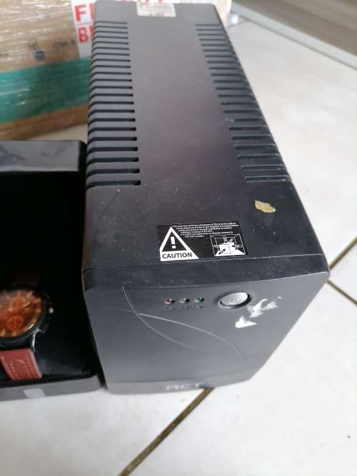 *BULK LOT OF UNTESTED/FAULTY/WORKING ELECTRONICS*UPS/WATCH/HEADSETS/CAMERA/WALKA/WATCH ETC