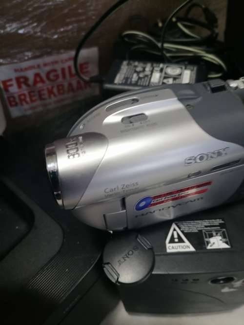* LOT OF FAULTY/UNTESTED ELECTRONICS*2 X PRINTERS, 2 X UPS, SONY VIDEO CAMERA IN BAG*ONE BID FOR ALL