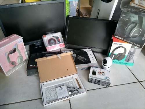 *BULK LOT OF AWESOME ELECTRONICS*PC SCREENS/HEADSETS.3G MODEM,KEYBOARDS,CAMERA ETC**