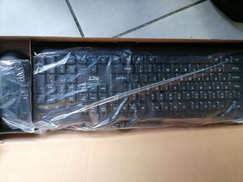 *BULK LOT OF AWESOME ELECTRONICS*PC SCREENS/HEADSETS.3G MODEM,KEYBOARDS,CAMERA ETC**