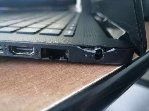 *WOMANSDAY DEAL*FREE GOLD CHAIN**HP 14-CM0099NI AMD LAPTOP IN BOX WITH CHARGER*R5000 RETAIL
