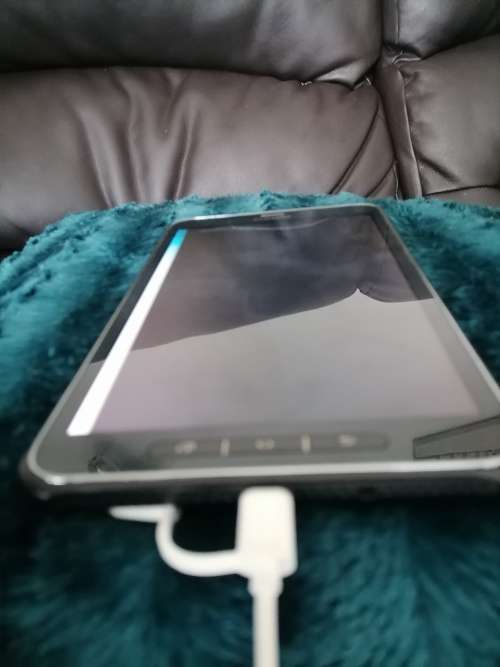 *WOMANSDAY DEAL*FREE GOLD CHAIN**SAMSUNG ACTIVE 8` TABLET WATER/DUST RESISTANT(CRACKED LCD)*