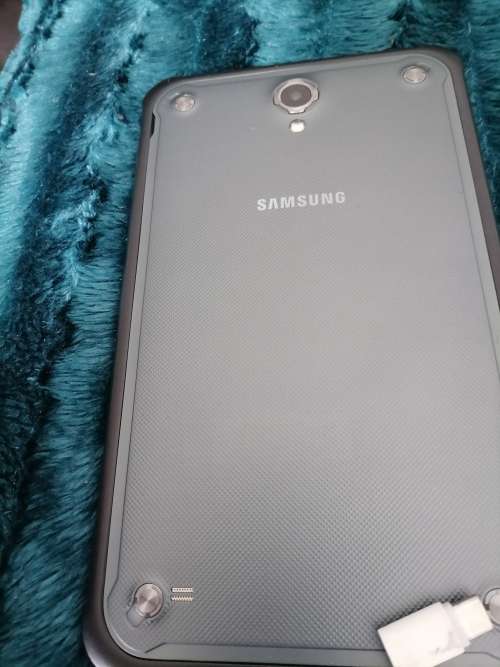 *WOMANSDAY DEAL*FREE GOLD CHAIN**SAMSUNG ACTIVE 8` TABLET WATER/DUST RESISTANT(CRACKED LCD)*