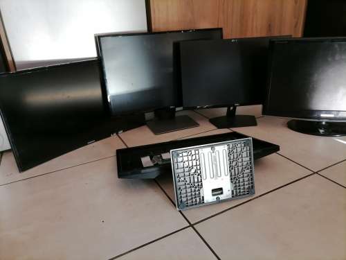 *MONTHEND CLEARANCE*LOT OF FAULTY 22/24/27 INCH SCREENS*SOLD AS IS*ONE WORKS*READ AD