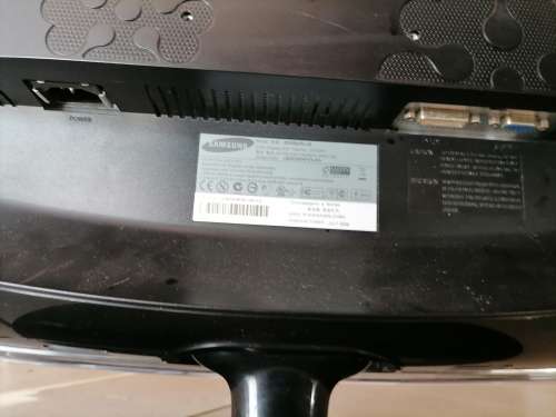 *MONTHEND CLEARANCE*LOT OF FAULTY 22/24/27 INCH SCREENS*SOLD AS IS*ONE WORKS*READ AD