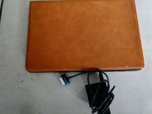 *FREE FREIGHT FRIDAY*PRE OWNED SAMSUNG GALAXY TAB 2, 3G. 10.1 IN CARRY CASE AND CHARGER**