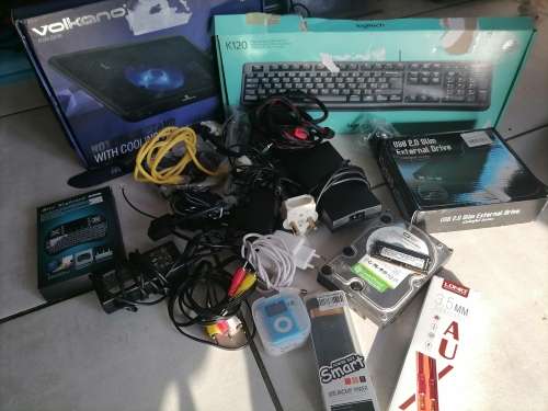 *SPRING SPECIAL*BULK LOT OF AWESOME ELECTRONICS*MP3 PLAYER,8GB RAM, HDD,DVD WRITER,CABLES,CHARGERS**