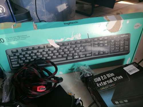 *SPRING SPECIAL*BULK LOT OF AWESOME ELECTRONICS*MP3 PLAYER,8GB RAM, HDD,DVD WRITER,CABLES,CHARGERS**