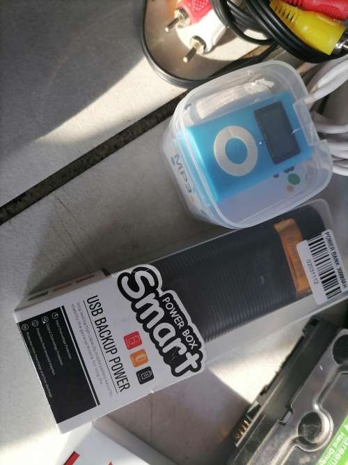 *SPRING SPECIAL*BULK LOT OF AWESOME ELECTRONICS*MP3 PLAYER,8GB RAM, HDD,DVD WRITER,CABLES,CHARGERS**