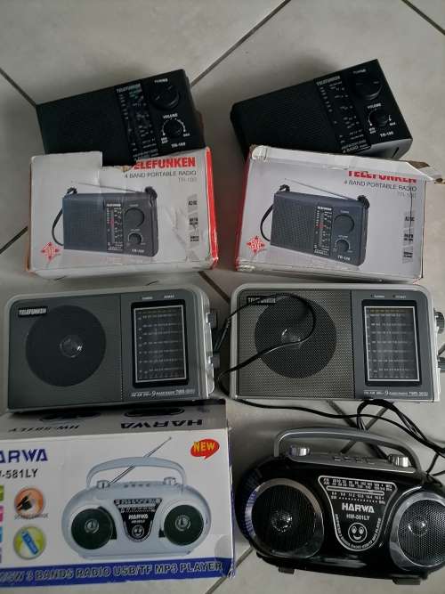 *SPRING CLERANCE*BULK LOT OF 5X USB,MP3 PORTABLE RADIOS*NO POWER**SOLD AS IS*ONE LOT**