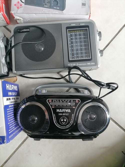 *SPRING CLERANCE*BULK LOT OF 5X USB,MP3 PORTABLE RADIOS*NO POWER**SOLD AS IS*ONE LOT**