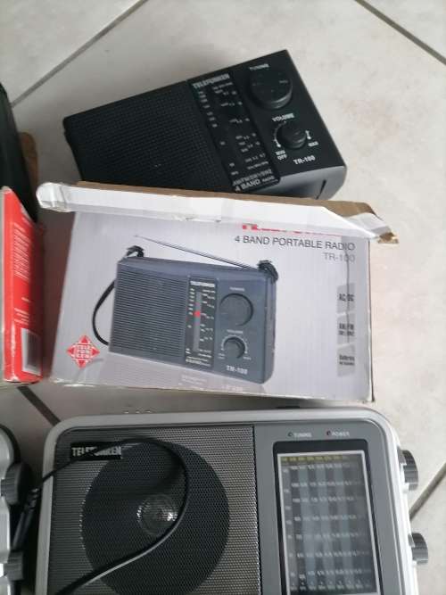 *SPRING CLERANCE*BULK LOT OF 5X USB,MP3 PORTABLE RADIOS*NO POWER**SOLD AS IS*ONE LOT**