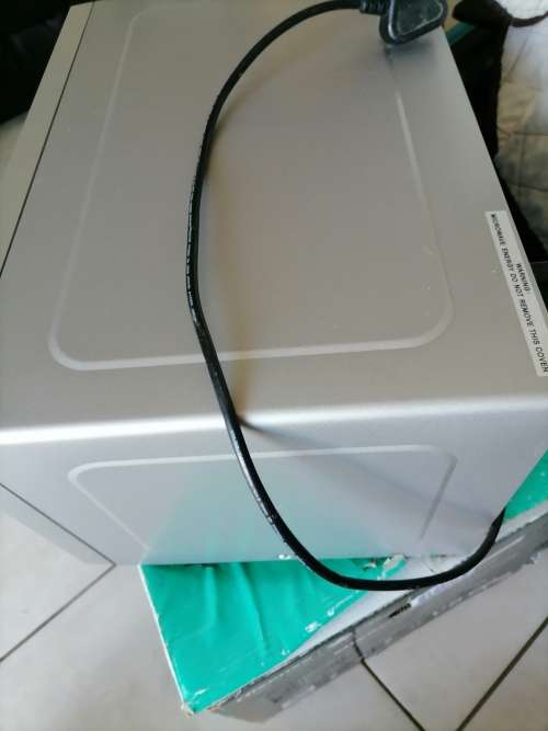 *SPRING CLERANCE*HISENSE 28L DIGITAL TOUCH PANEL MICROWAVE IN BOX*WORKING**