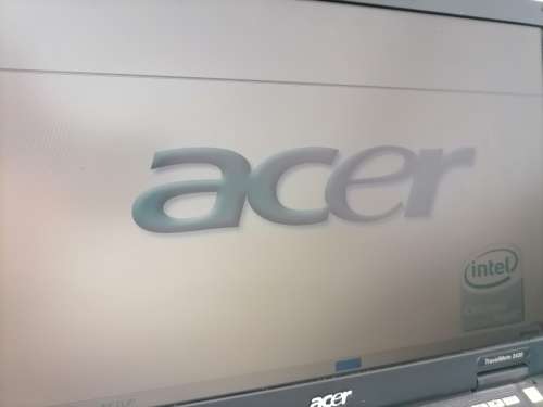 *SPRING CLEARANCE** ACER TRAEL MATE 2420 LAPTOP WITH POWER SUPPLY*WORKING**