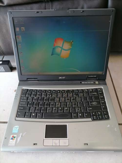*SPRING CLEARANCE** ACER TRAEL MATE 2420 LAPTOP WITH POWER SUPPLY*WORKING**