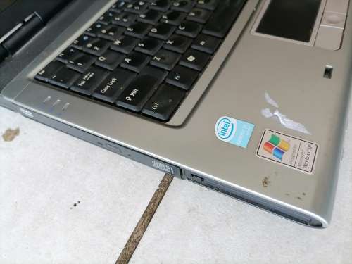*SPRING CLEARANCE** ACER TRAEL MATE 2420 LAPTOP WITH POWER SUPPLY*WORKING**
