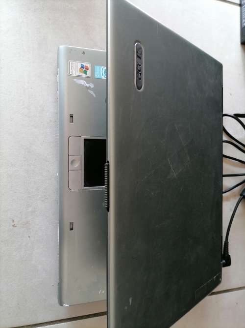 *SPRING CLEARANCE** ACER TRAEL MATE 2420 LAPTOP WITH POWER SUPPLY*WORKING**