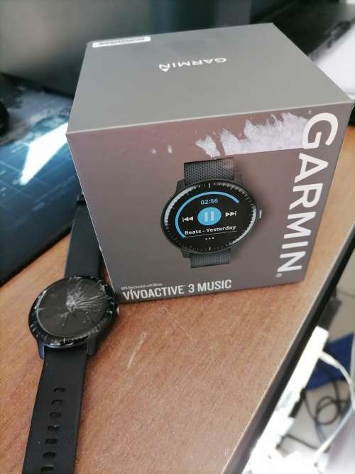 *SPRING CLERANCE*GARMIN VIVOACTIVE 3 MUSIC*CRACKED SCREEN,NO CHARGER**POWERS ON*