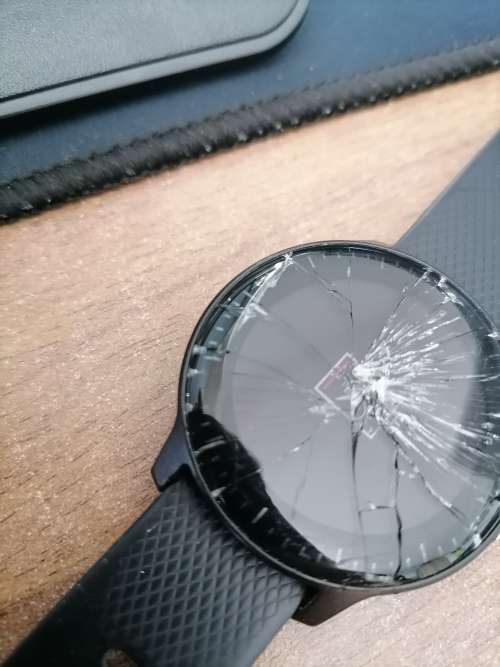*SPRING CLERANCE*GARMIN VIVOACTIVE 3 MUSIC*CRACKED SCREEN,NO CHARGER**POWERS ON*