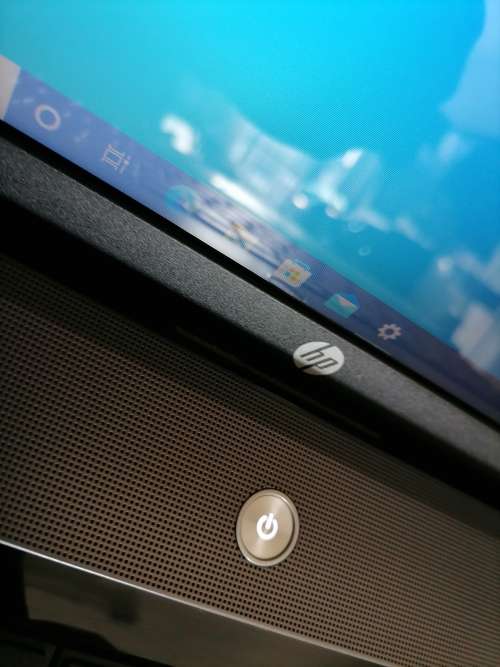 *FRESH FRIDAY DEAL*BEAUTIFULL BRAND NEW HP 620 T3000 LAPTOP WITH CHARGER***